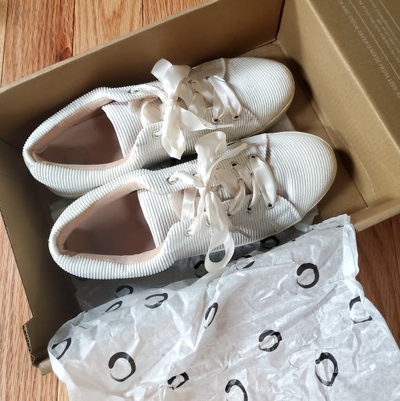 Women's White Casual Sneakers - Picture 2 of 6